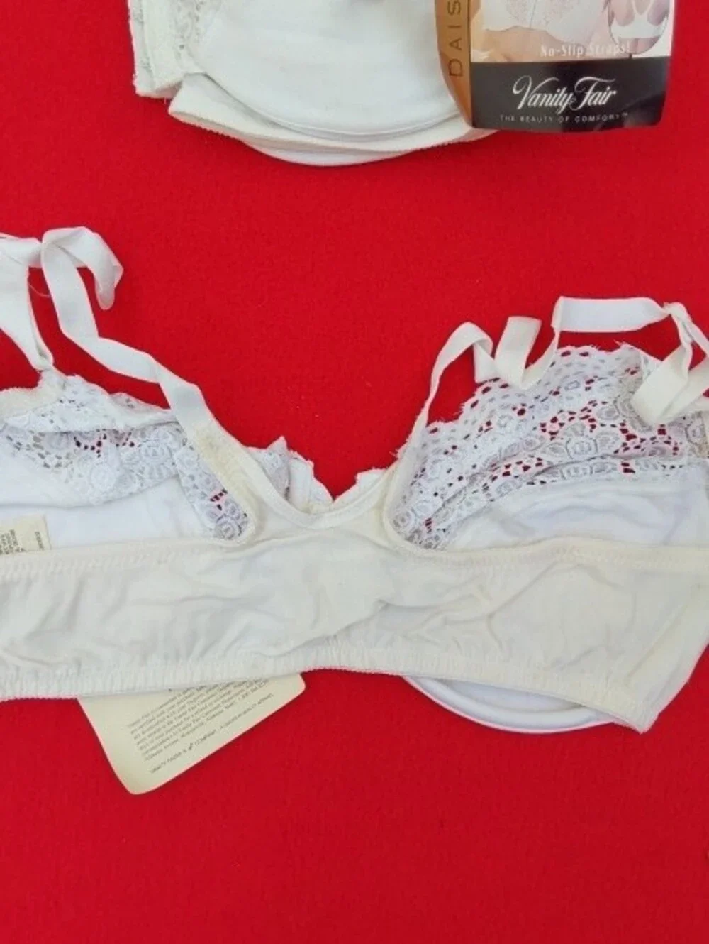 2 Vanity Fair White Lace Full Figure Bra with Daisy Lace Trim